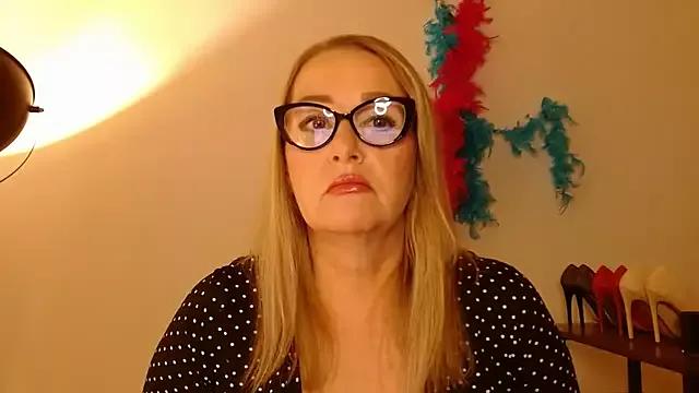 leaxSTAR from StripChat is Freechat