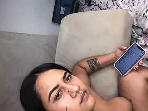 Leila__Saade from StripChat is Freechat
