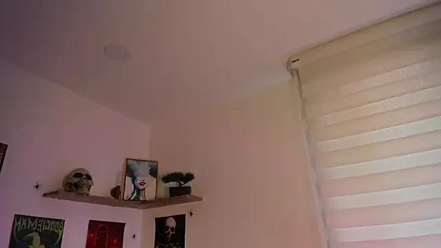 Lilith_salvatoree from StripChat is Freechat