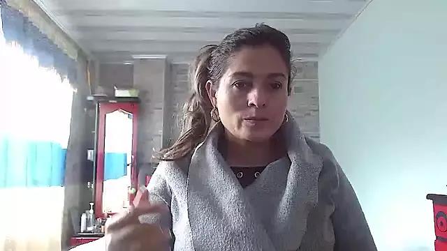 linda-mature43 from StripChat is Freechat