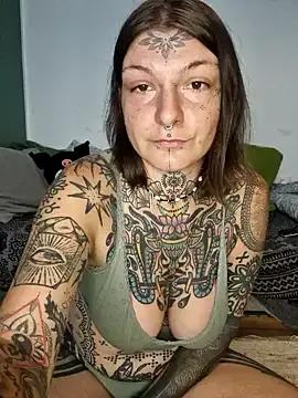 lizzardqueeen from StripChat is Freechat