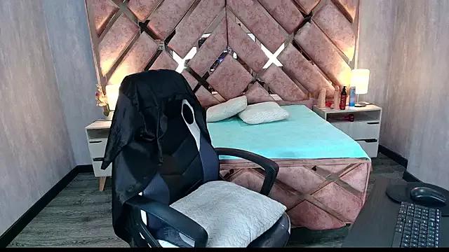 Lolaa_Buny from StripChat is Freechat