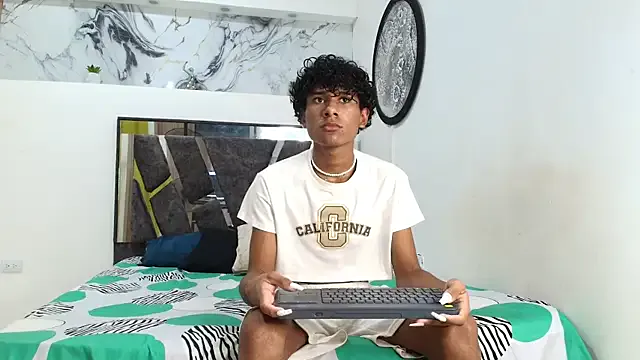 Freechat LONDON_BOYS1 on StripChat