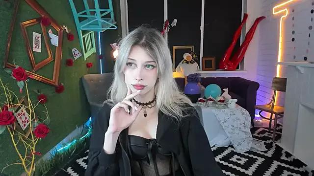 LoriTori from StripChat is Freechat