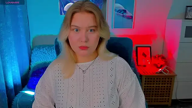 Freechat LouiseMous on StripChat