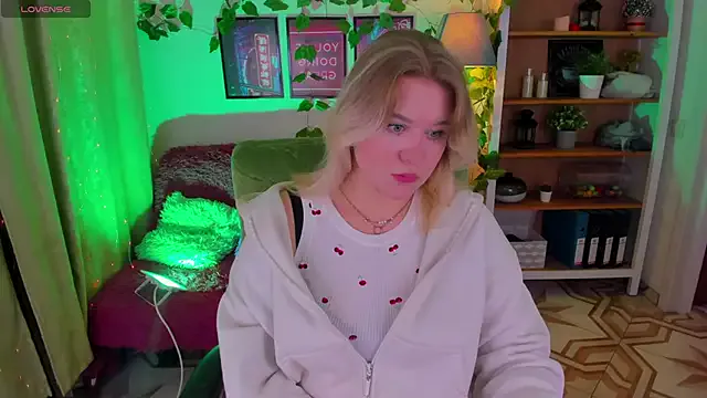 Freechat LouiseMous on StripChat