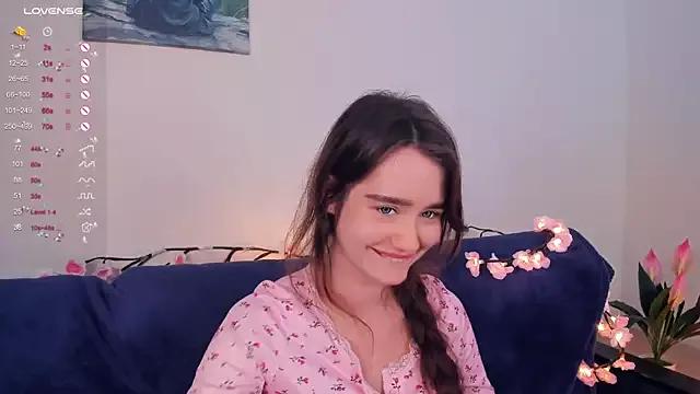 lovelyalivia from StripChat is Freechat