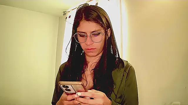 Lucy-holly from StripChat is Freechat