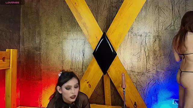 lucy_queensss from StripChat is Freechat