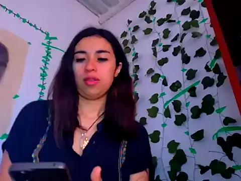 lucywhite13 from StripChat is Freechat