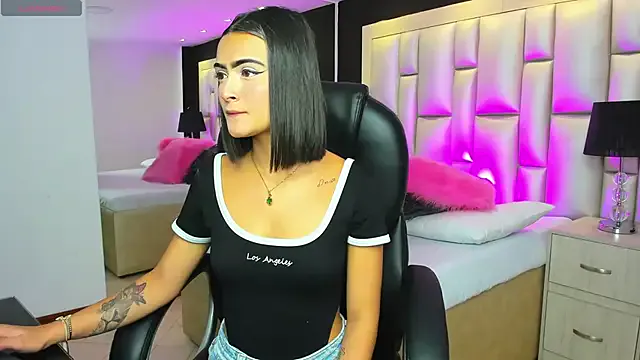 Freechat LuisaJonnes_ on StripChat