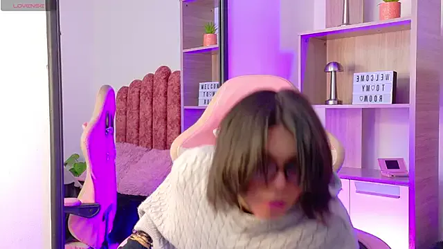 Lullaby_Charade on StripChat 