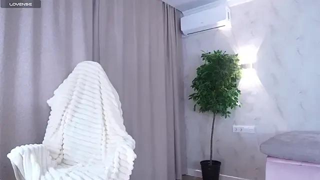 luna-fae from StripChat is Freechat