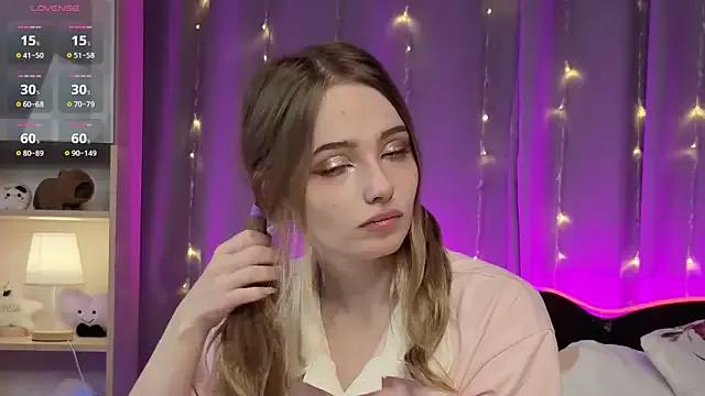 LunaDellicia from StripChat is Freechat