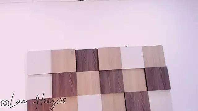 LunaHanze_ from StripChat is Freechat