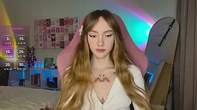 Lunainnk from StripChat is Freechat