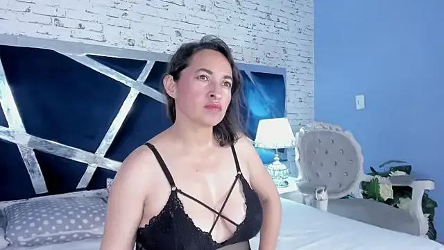LunaSeecrett from StripChat is Freechat