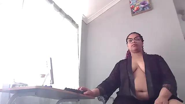 Lustfuleyez from StripChat