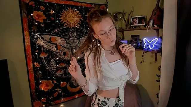 Freechat lyra_thenymph on StripChat