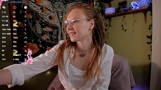 Freechat lyra_thenymph on StripChat