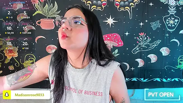 Maddy_rosse12 on StripChat 