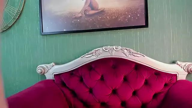 Madhi_evans from StripChat is Freechat