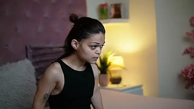 MaiaMini from StripChat is Freechat