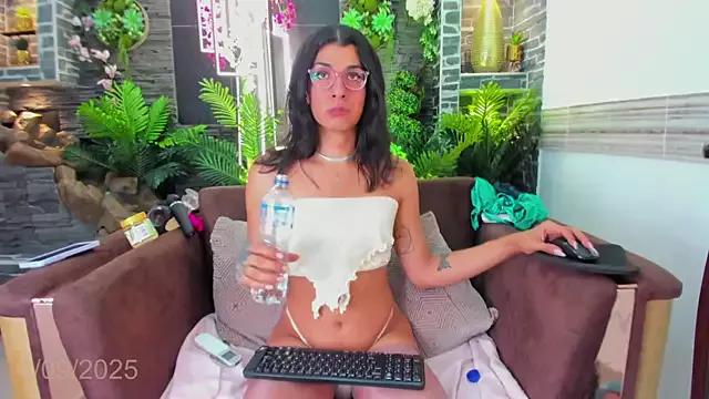 Mandy_Peaches from StripChat is Freechat