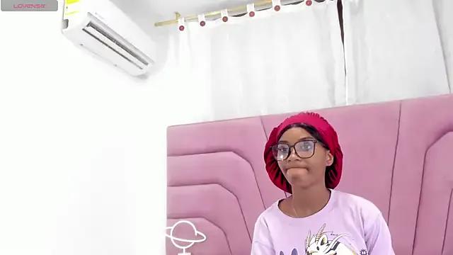 MarianRosse from StripChat is Freechat