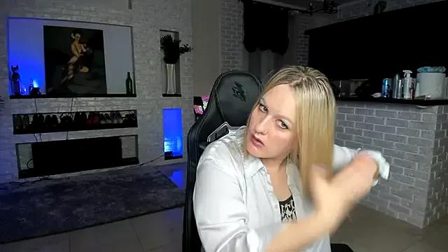 MariemLui from StripChat is Freechat