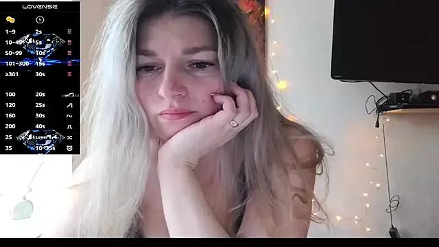 marina_xi from StripChat is Freechat
