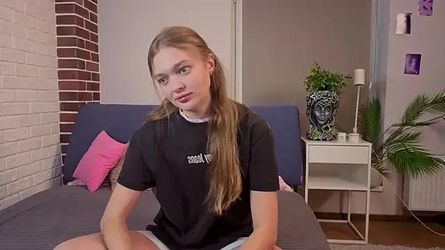 MarryLuz from StripChat is Freechat