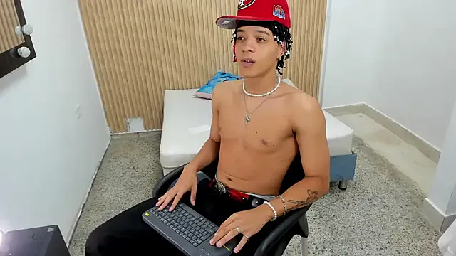 Freechat MARSHALL_SPENCER on StripChat