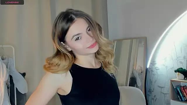 MaryLoon from StripChat is Freechat