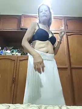 MaryLunna from StripChat is Freechat