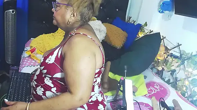 Freechat mature_beautiful on StripChat