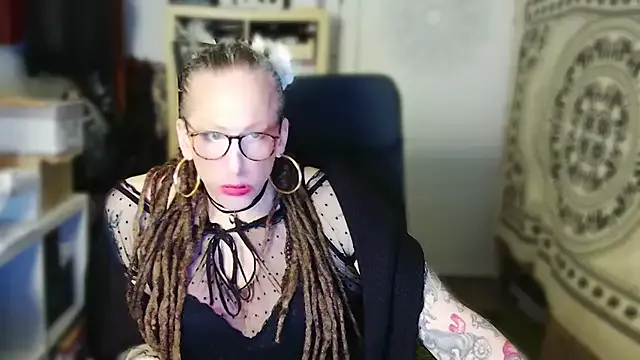 Freechat MaxiEmily on StripChat