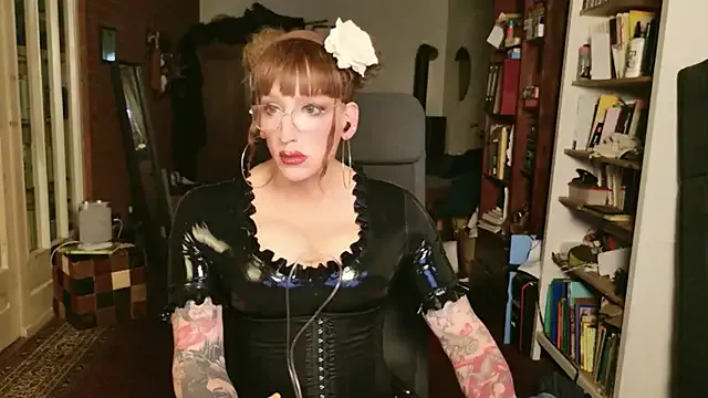 Freechat MaxiEmily on StripChat