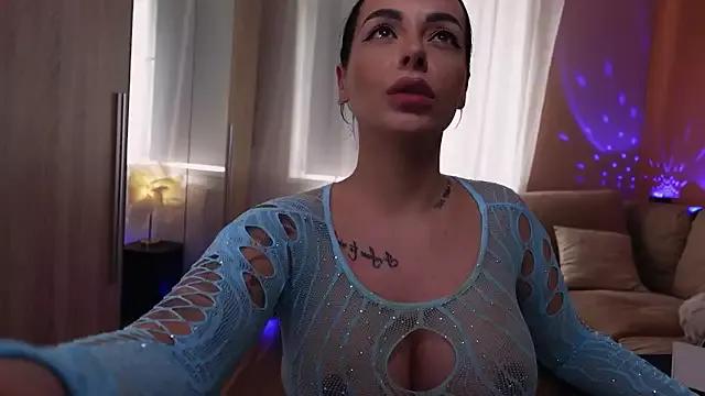 Mazeekiin30X from StripChat is Freechat