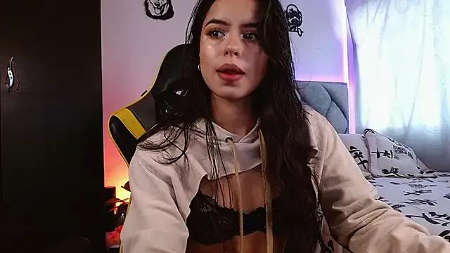 melaniibear from StripChat is Freechat