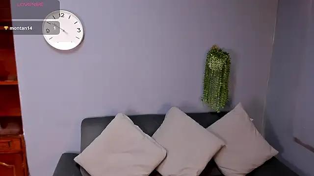 MeridaFox_ from StripChat is Freechat