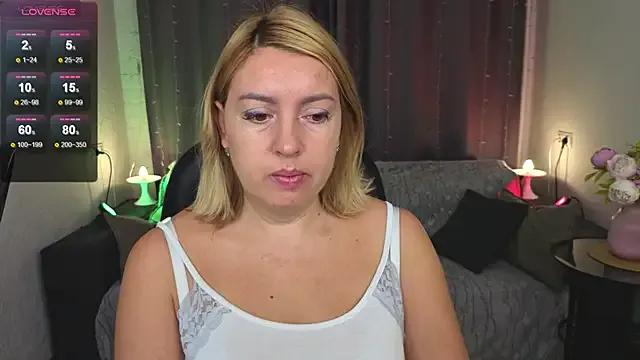 Mia_Bloomie from StripChat is Freechat