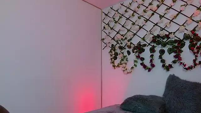 MiaCollinssx from StripChat is Freechat