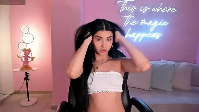 MiaLaurence from StripChat is Freechat