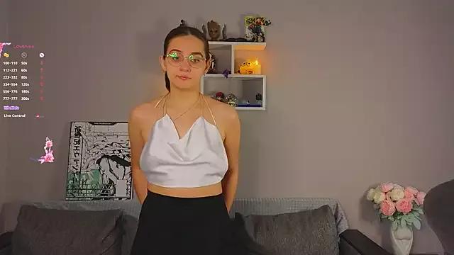MiaSenna from StripChat is Freechat