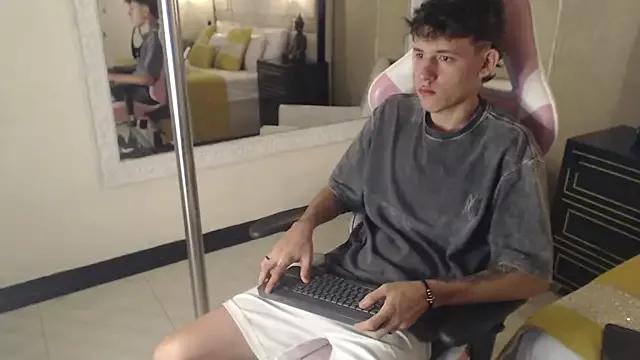 MikeBeneflek from StripChat is Freechat