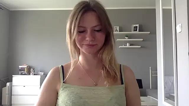MillieShow from StripChat is Freechat