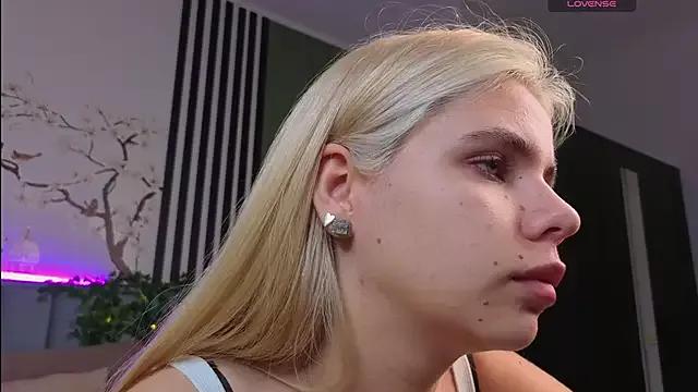 Mira_Melts from StripChat is Freechat