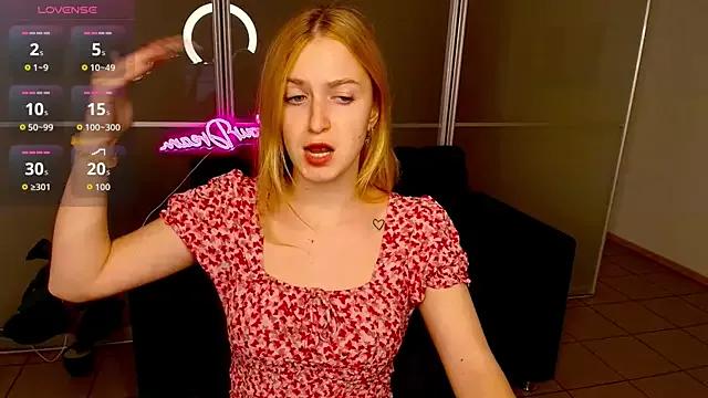 MirandaMayers from StripChat is Freechat