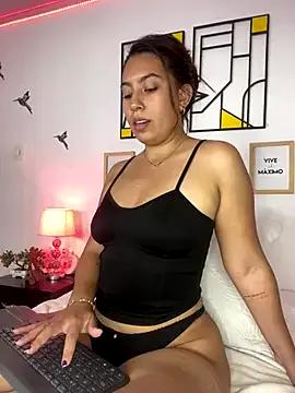 miss__caroline from StripChat is Freechat
